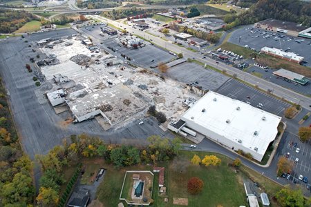 The entire mall, facing southwest.