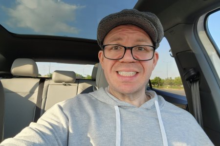 Solo selfie in the ID.4.  Note the big panoramic moon roof.  This moon roof didn't open, but unlike the Polestar, it had a cover that was operated via a switch.