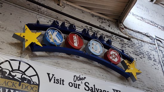 "Old Navy Kids" sign.