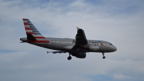 N177XF arriving at DCA