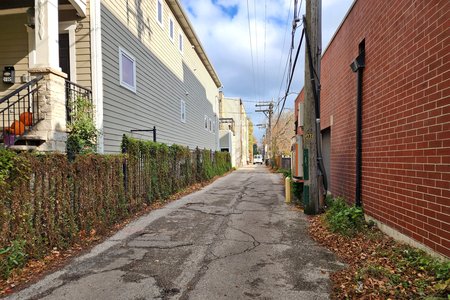 Beginning my own version of the SpinnWebe photo walk, in an alley off of North Claremont Avenue, just north of West Lawrence Avenue.