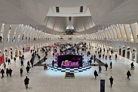 The new World Trade Center shopping mall, under the big "Oculus" roof.