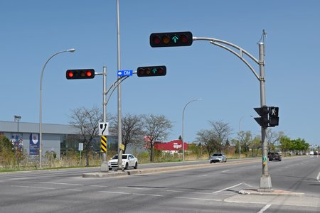 Traffis signals in Quebec.  Traffic signals were largely mounted horizontally like this, with double red lights.  By comparison, ttraffic signals in Ontario are largely the same as one would find in the USA.