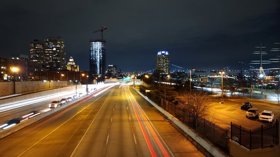 View facing north, showing the northbound lanes of I-95.  The Ben Franklin Bridge is visible in the distance.