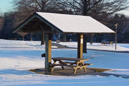 Covered picnic table at the New Market rest area.