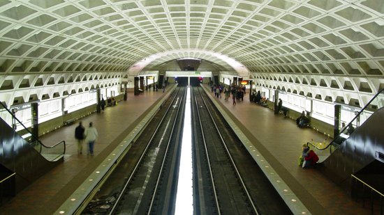 I broke out the tripod again in the station mezzanine, getting a photo of the upper level of L'Enfant Plaza station.