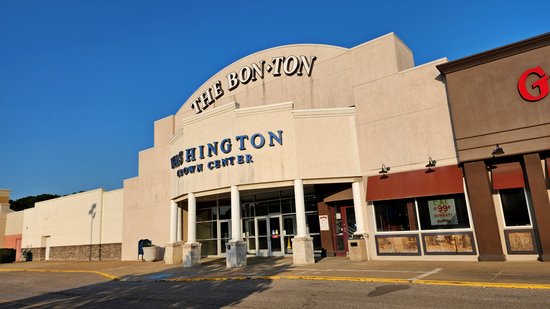 Main entrance to Washington Crown Center.  Note that signage for The Bon-Ton remains on the building, after having closed here about five years ago along with the rest of that chain.
