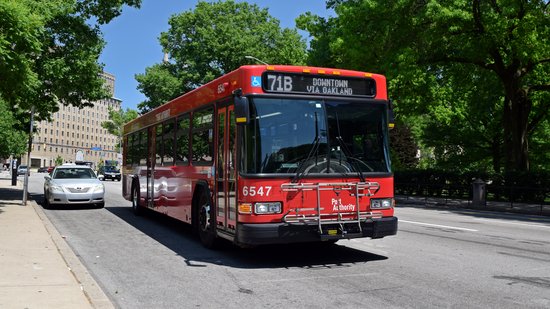 One of many buses that we rode in Pittsburgh.  Pittsburgh basically has two kinds of buses: 40-foot Gillig Low Floors, as seen here, and New Flyer D60LFRs for their artics.