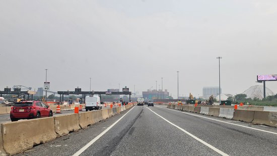 The view on the southbound approach to the Fort McHenry Tunnel.