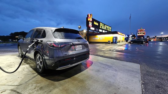 Filling up the HR-V at the gas station.