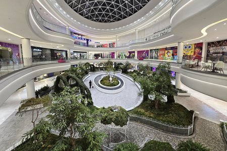 A court with a garden layout, viewed from the middle level.