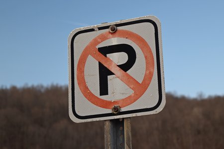 "No parking" sign on the dam, same as in 2003.