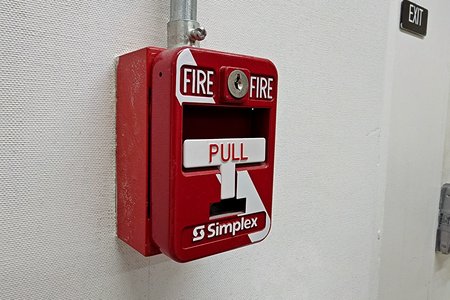SigCom pull station with Simplex branding at Macy's, with a more traditional version of the New York fire alarm stripe, right across the front of the station.