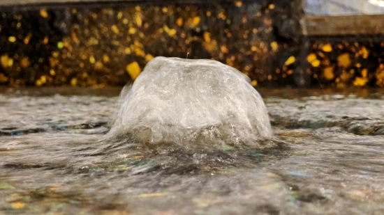 A small dome of water in the fountain in the upper level food court, in the "bridge" area between the Court and the Plaza sections.