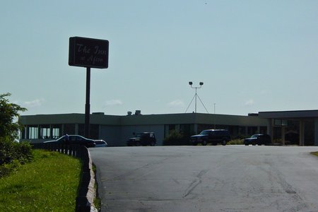 Here's a dirty little secret for you: the two photos that I ran of The Inn at Afton weren't taken with the rest of the set.