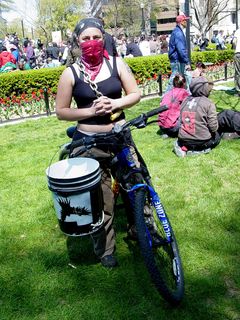 Jess picked up a well-painted bucket on the way up to Dupont Circle! That's a keeper if I've ever seen one.