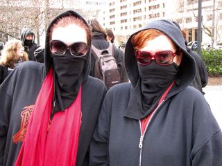 Say "cheese"! I really did love the big movie star sunglasses that these two were sporting for our march. With the large-sized shades, their black bloc anonymity was complete.