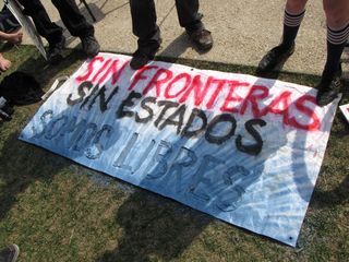 Making our large out-in-front banner. Translated, the banner reads, "Without borders, without states, we are free."