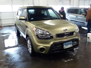 The Soul gets a bath at Charlie Obaugh Kia following her first oil change on November 23, 2012.