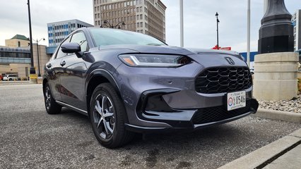 The HR-V, parked at the duty-free shop just before I went through the tunnel to leave Canada.