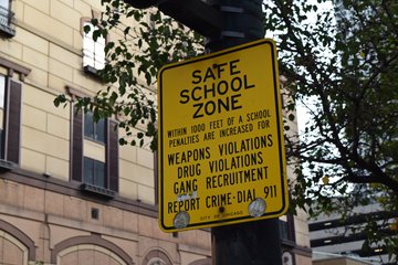 "Safe School Zone" sign near the intersection of North Wabash Avenue and East Chicago Avenue.