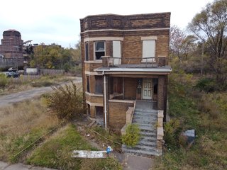 Abandoned house at 420 Adams Street.