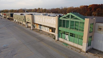 Former Ultra Foods store located next to Menards.  According to an article, this location closed in 2017, and it has apparently been vacant ever since.  Prior to Ultra Foods, this building housed a Pay Low grocery store.