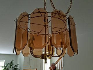 Imagine my surprise to find this 1990s-era chandelier in one of the houses that we looked at on the first day.  My parents have a two-tiered version of this chandelier, and my parents' neighbors have this exact model.