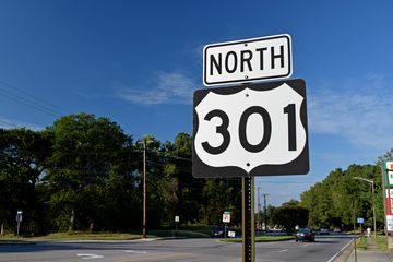 Reassurance marker for northbound US 301, which shares the same roadway as US 460 Business in this area.