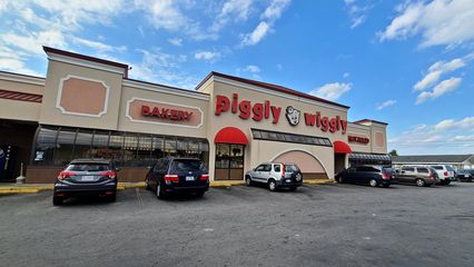 Exterior of the Piggly Wiggly in Mount Olive.