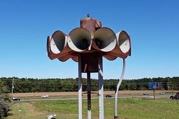 The siren at Wyse Fork Volunteer Fire Department, a Federal Signal STH-10.