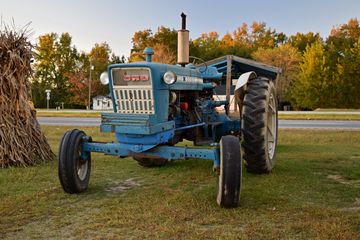 The tractor, a Ford 5000.