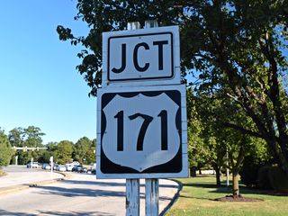 Sign for SR 171 as US 171.  There is a real US 171, but it is in western Louisiana.  Hopefully the signs for the real US 171 are in better condition than this one.