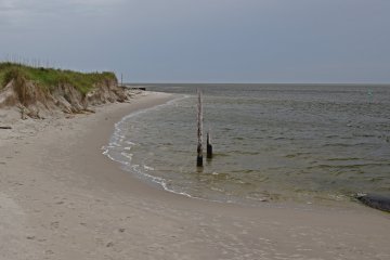 While we were waiting, I got photos of a nearby beach area.