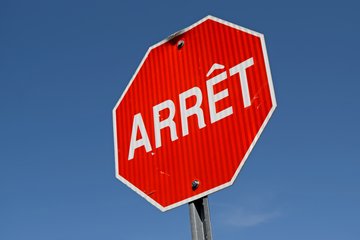 French-language stop sign reading "ARRÊT" instead of the usual "STOP".