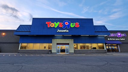 Toys "R" Us store, across the street from Les Promenades Gatineau.  This was certainly a blast from the past for both Elyse and me. This was not a half-baked revival attempt of the brand name. This was the real thing.
