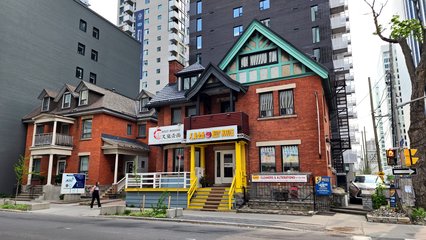 Meet Noodle, an Asian restaurant at 160 Metcalfe Street.  Looking at the architecture, I got the distinct feeling that this building began its existence as a residence, though based on Street View imagery, it has been in use for commercial purposes for a very long time.
