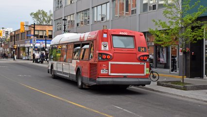 OC Transpo bus 4500, a New Flyer Invero (D40i) traveling southbound on the 200 block of Elgin Street.