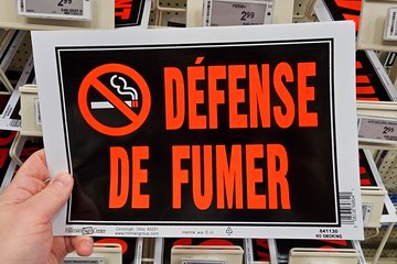 "Private" and "No Smoking" signs in French.