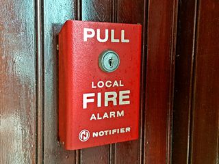 Fire alarm pull station at 5533 Walnut, a Notifier BNG-1R.