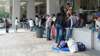 As you can see, there were quite a bit of people outside when I swung by in mid-afternoon, but based on the arrangement of the barricades, I'd say that it was far worse earlier in the day.