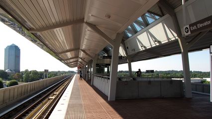Platform canopy at Spring Hill. Like at McLean, Spring Hill's canopy reminds me of the canopies at Braddock Road and King Street stations.