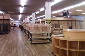 The Steve & Barry's space on November 25, 2008.  At this point in time, the merchandise was all gone and the store had ceased operations, and the liquidator was selling off the remaining store fixtures.