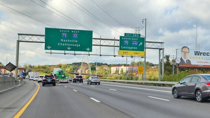 Sign assembly on I-40 approaching the intersection with I-75 and I-640.