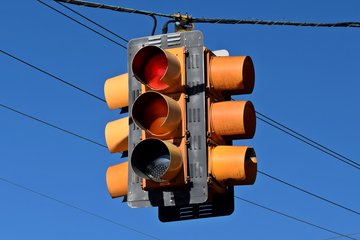 Four-way traffic signal at the intersection of 4th Street and West Avenue (US 70).