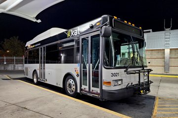 KAT bus 3021, a 30' Gillig Low Floor hybrid.