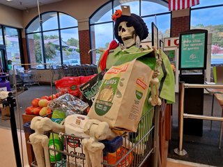 Like the other Food City, this one also had skeletons placed around the store for Halloween while wearing a Food City uniform.