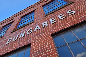 I also loved this sign on the building that read "DUNGAREES".  It's so rare that you see this term anymore instead of "jeans".