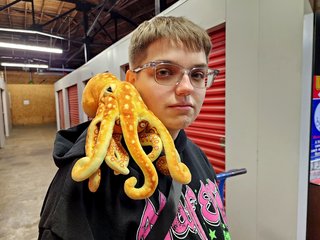 Once I found Elyse, Woomy hitched a ride on her shoulder.