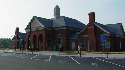 The building itself, right off the bat, is noticeably larger than most rest areas. It's also a lot more modern looking, while keeping with the same general architectural style as other Virginia rest areas. This is also the first new rest area that Virginia has built in some thirty years or so.